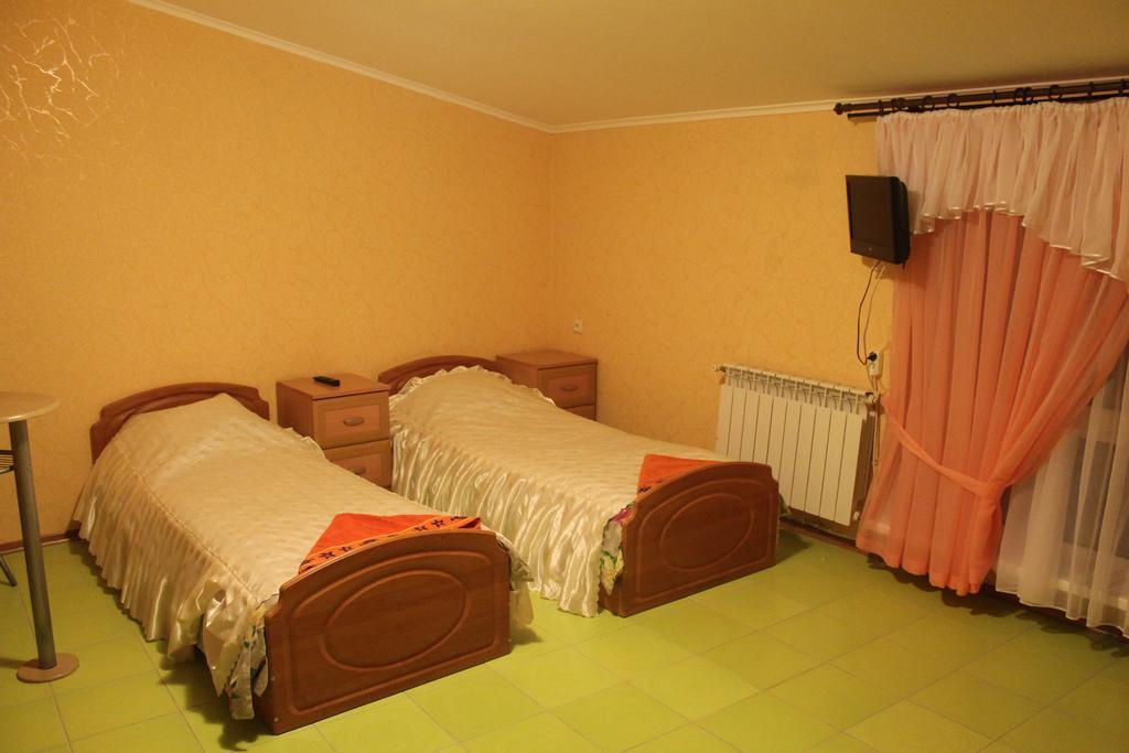 ホテル 4 Seasons ボルィースピリ 部屋 写真